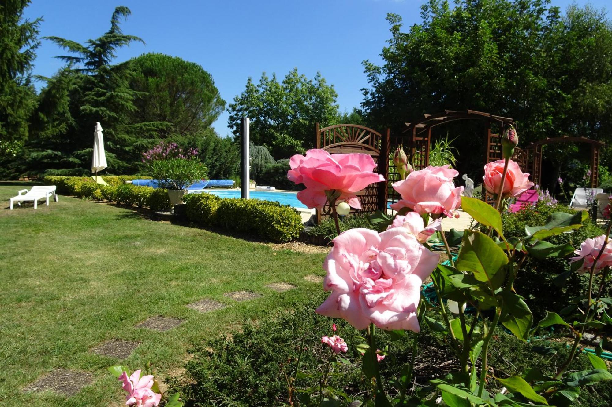 Suite Privee Dans Spacieuse Maison Du Perigord, Avec Piscine Bergerac Exterior photo